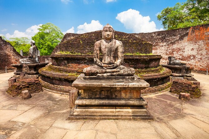 Sri Lanka tour 8 Days with a private driver, hotels, and vehicle - Kandy: Temple of the Tooth Relic and time in the tea-country capital