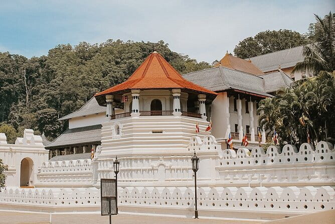 Sri Lanka Tour Plan - 14 Days - Private Transport And Hotel - Kandy and the Temple of the Tooth: spiritual center plus city stroll time