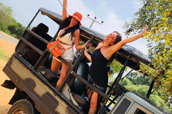 Sri Lanka Tour Plan - 14 Days - Private Transport And Hotel - Ella and the hill-country train: when the journey feels as good as the stops
