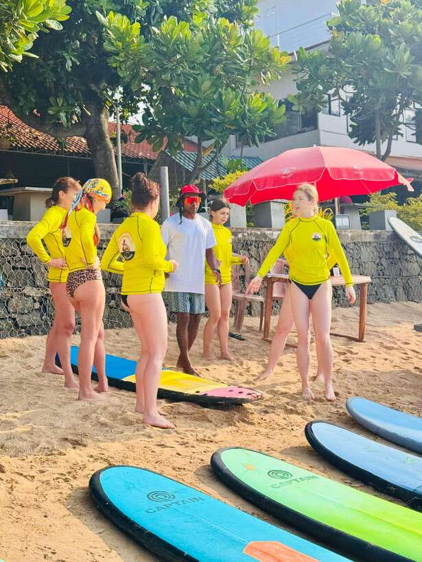 Surf School in Unawatuna, Galle - Meeting point at Ahikava Surf School, roadside style