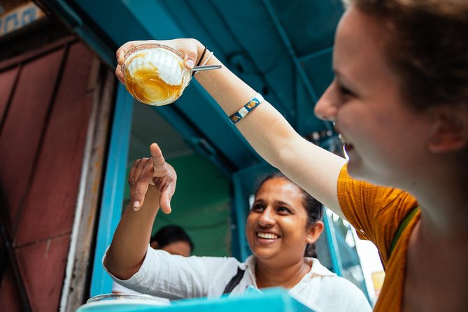 The 10 Tastings of Kandy With Locals: Private Street Food Tour - Guide style is the real upgrade: what you should look for