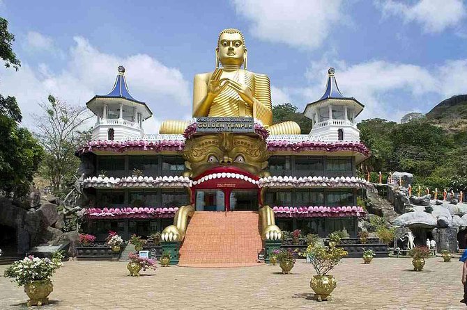 The Isle of The Pearl - 14 Days Tour - Day 1 to Negombo: start easy with a city tour base