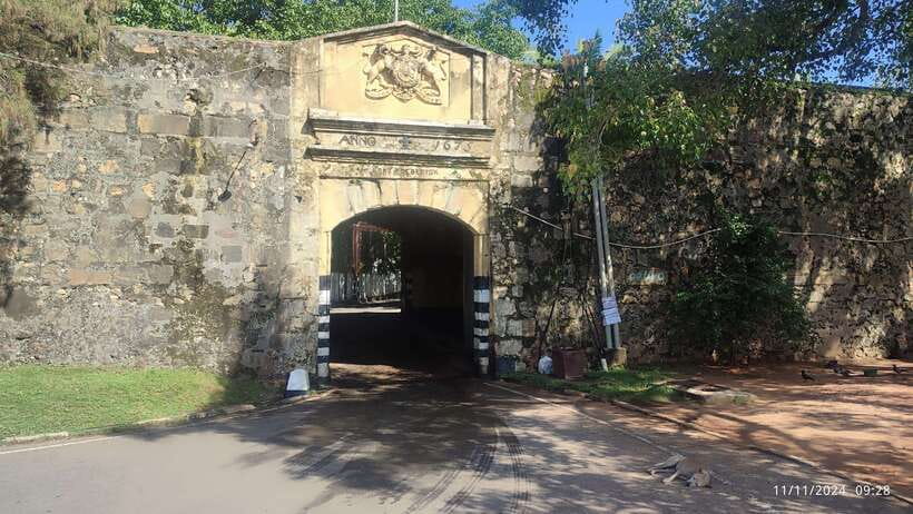 Trincomalee: City Tour with Koneswarm and Crocodile lake - The Guide Experience: English, Route Adjustments, and the Dasitha Factor