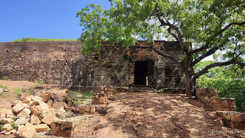 Trincomalee: City Tour with Koneswarm and Crocodile lake - Getting Around: Tuk Tuk Pickup, Private Group Pace, and Walking Comfort