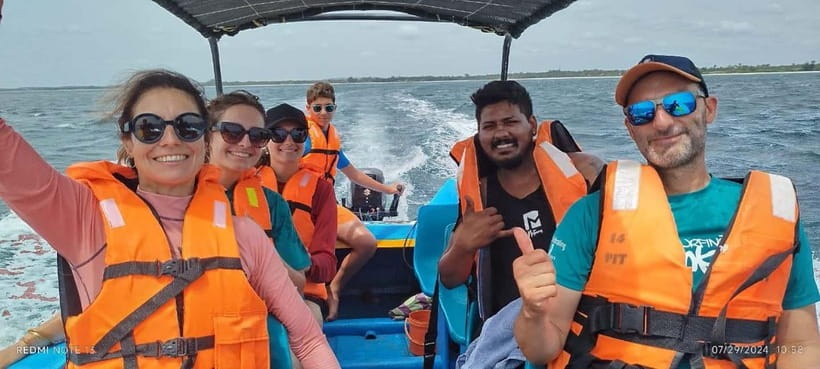 Trincomalee: Dolphin & Whale Watching Boat Tour - How the dolphin spotting phase usually feels