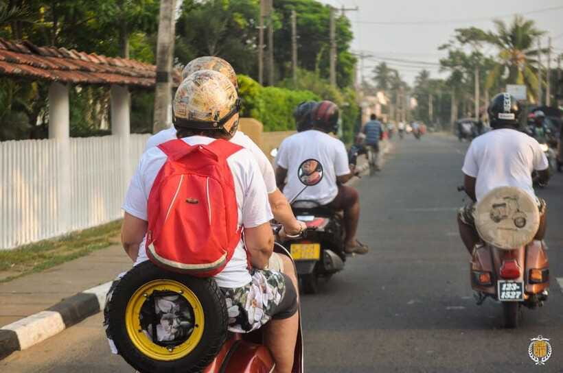 Trincomalee: Guided scooter City Tour - Famous bridge moments and the lunch stop rhythm