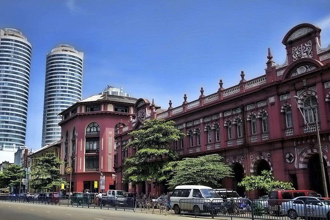 Tuk It Easy Colombo - Rooftop market views, the easy way to see the city’s scale