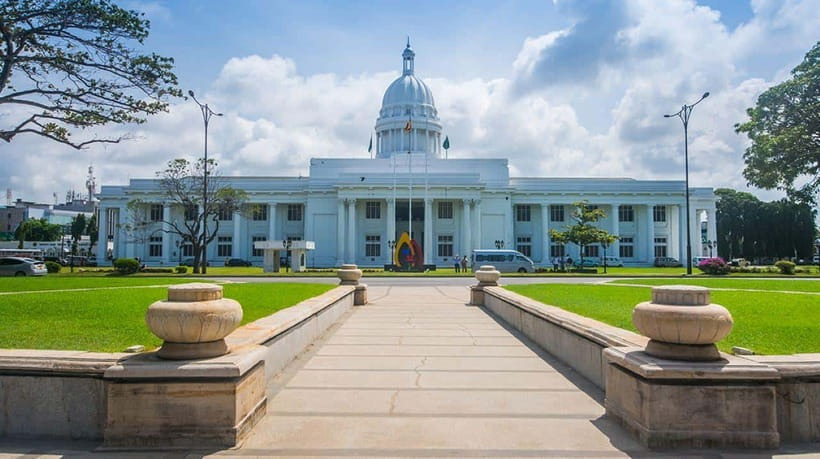 Tuk Tuk Tales of Colombo From Cruies - Gangaramaya Temple and the National Museum: culture stops that add meaning