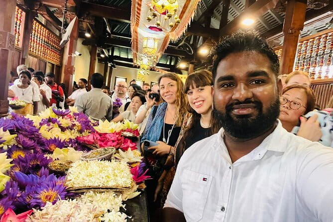 Unforgettable Experience on a Private Day Tour of Kandy City - Royal Botanical Gardens in Peradeniya: Go for the Variety, Stay for the Shade