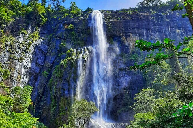 Visit Around Ella with diyaluma falls - Rakkiththa Kanda Rajamaha Viharaya: Rock Caves, Murals, and a Tunnel