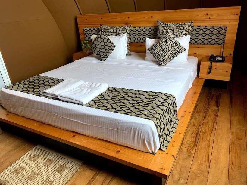 Yala: All Inclusive Overnight Glamping and Safari - Sunset BBQ by the Fire: What You Eat, What You Drink, and Why It Works
